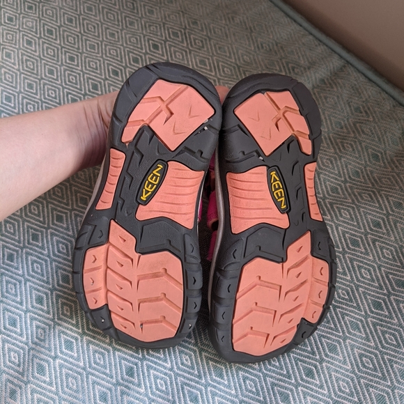 Keen Newport H2 Youth Sandals in Pink - Picture 11 of 13